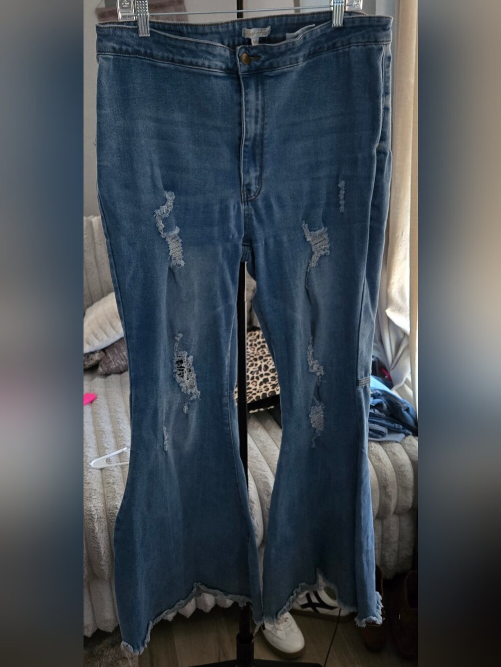 Women’s  Distressed Flare Jeans - High Rise Stretch